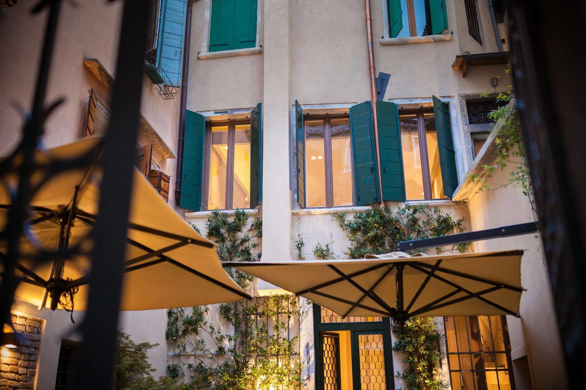 Liassidi Wellness Suites Venedig Exteriör bild