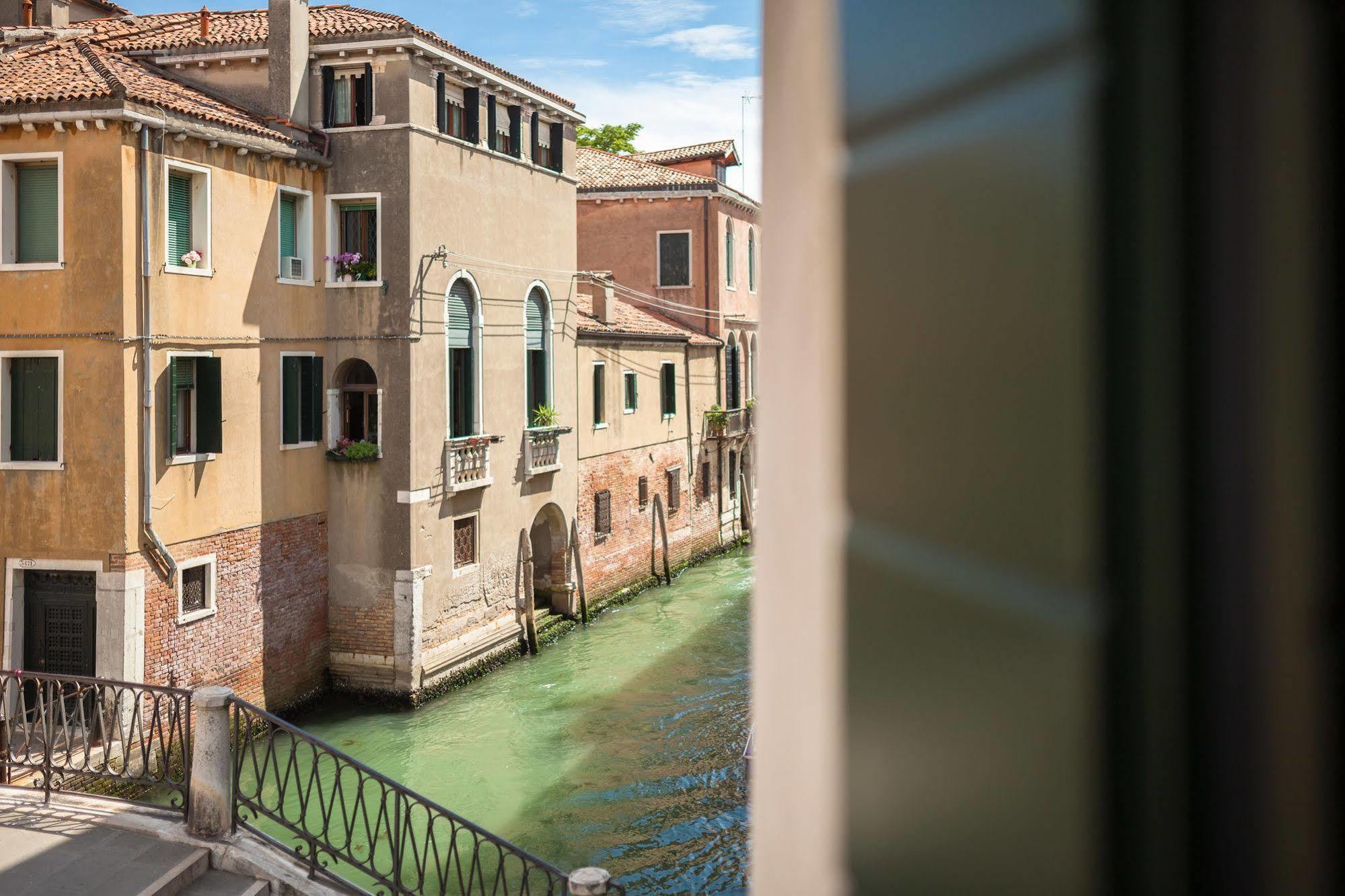 Liassidi Wellness Suites Venedig Exteriör bild