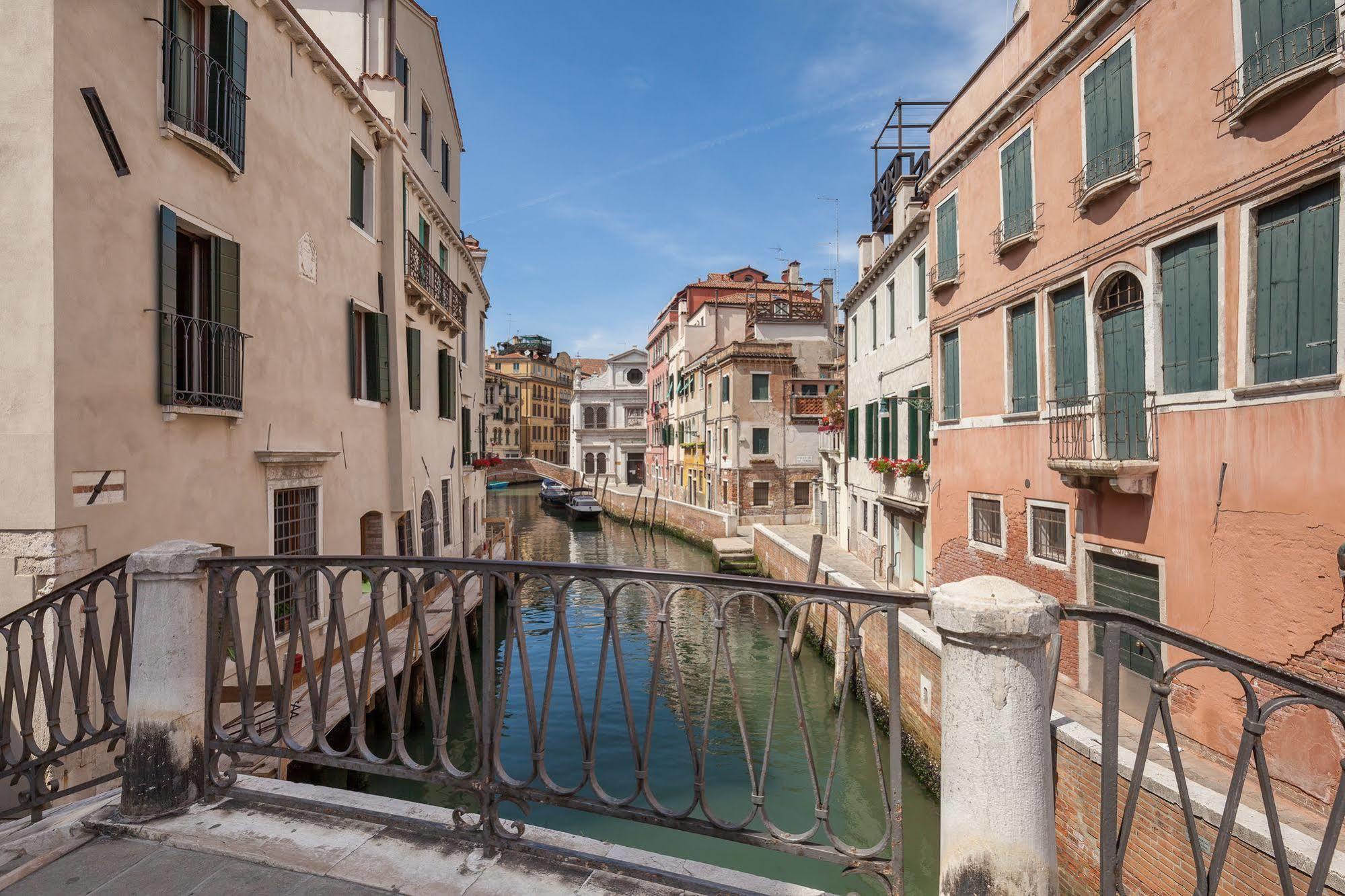 Liassidi Wellness Suites Venedig Exteriör bild