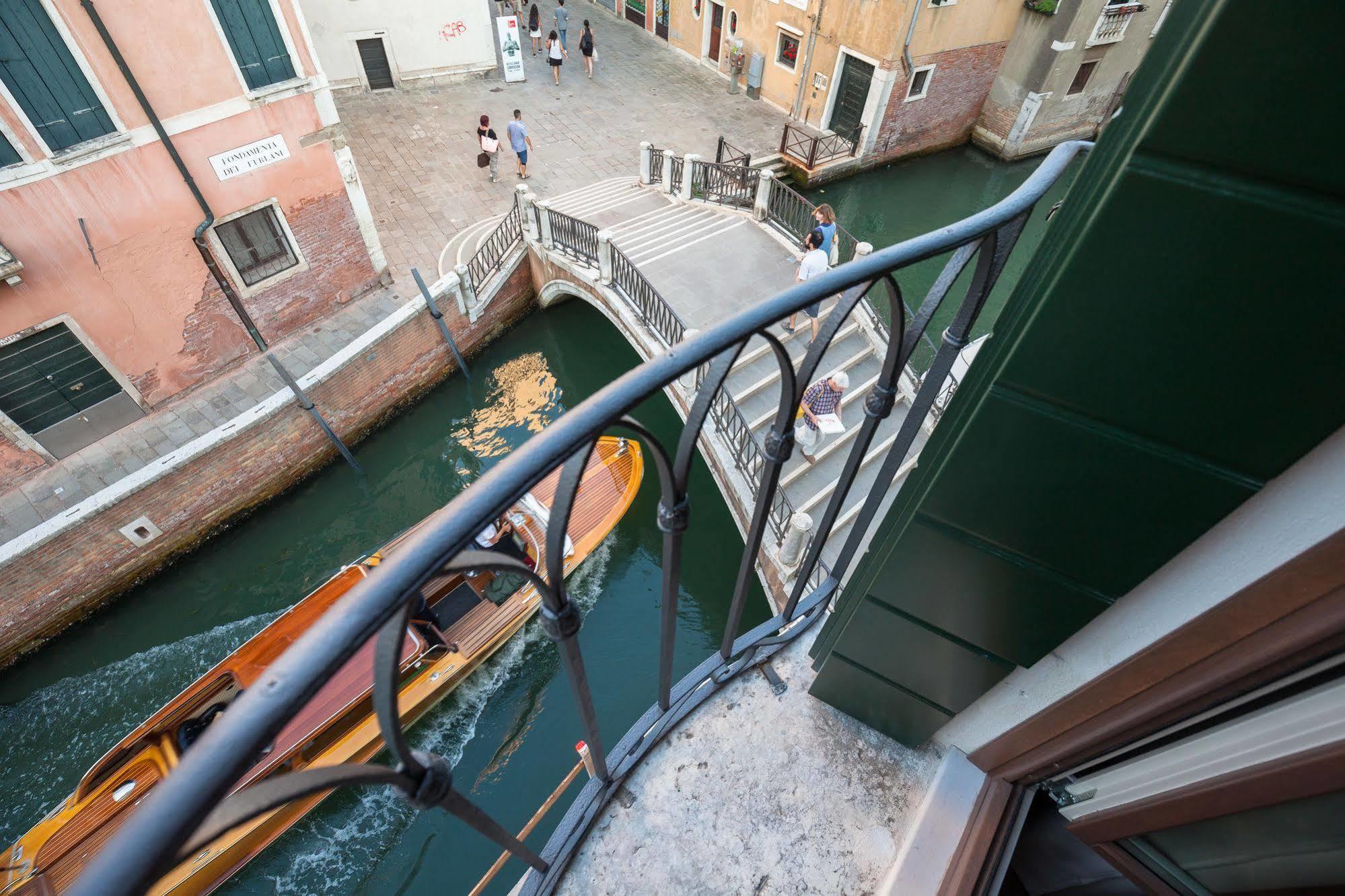 Liassidi Wellness Suites Venedig Exteriör bild