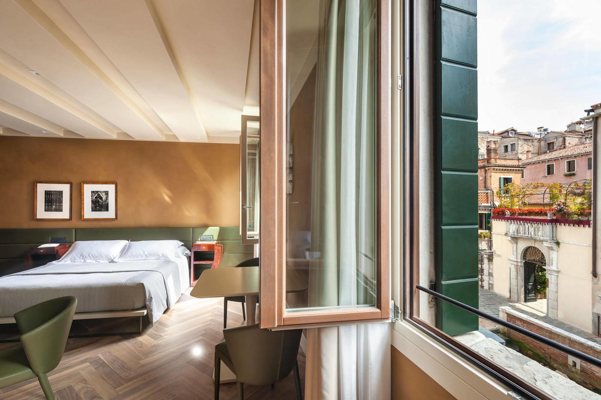 Liassidi Wellness Suites Venedig Exteriör bild